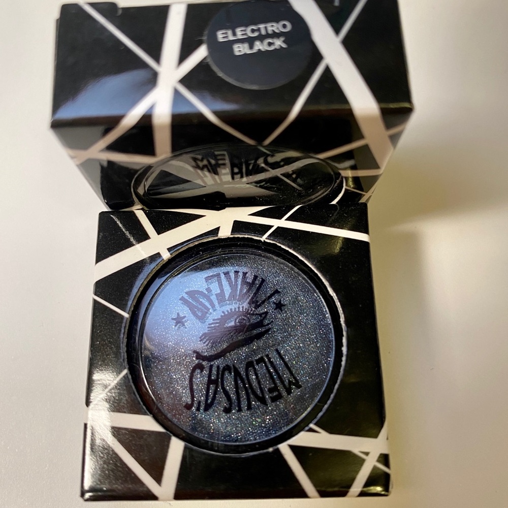 Medusa’s Makeup glitter eyeshadow